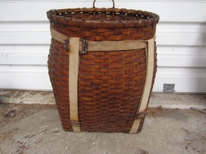 Large Size Antique Adirondack Trapper Foraging Fisher Basket