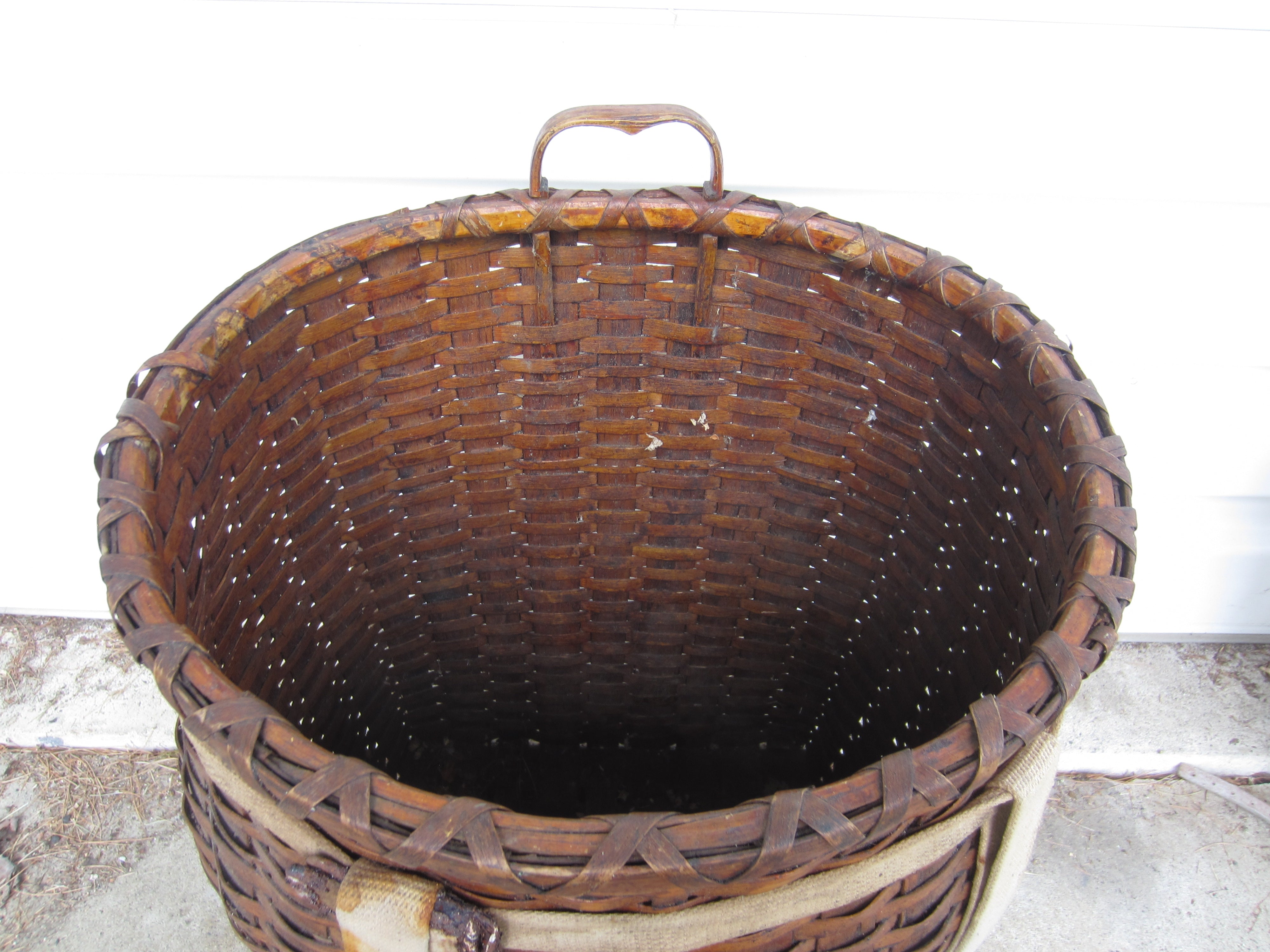 Large Size Antique Adirondack Trapper Foraging Fisher Basket