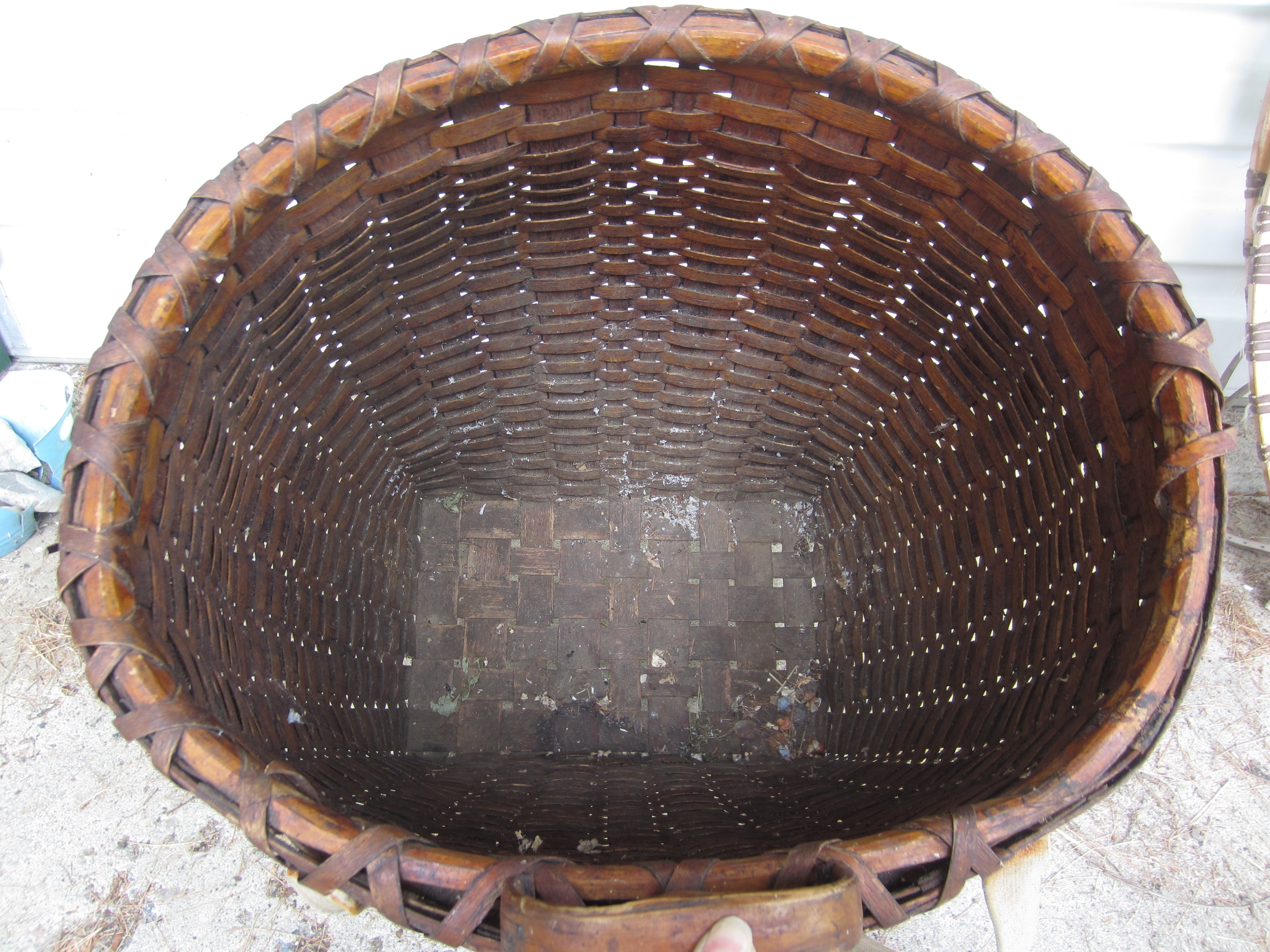 Large Size Antique Adirondack Trapper Foraging Fisher Basket