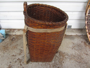 Large Size Antique Adirondack Trapper Foraging Fisher Basket